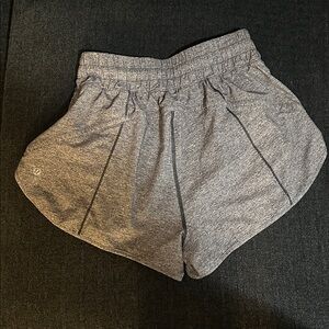 Lululemon Sz 8 tracker short in heather gray